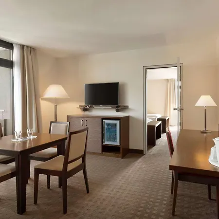 מלון Ramada Parkhotel