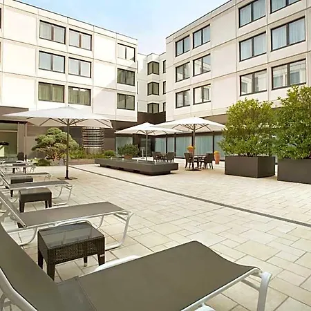Отель Ramada Parkhotel
