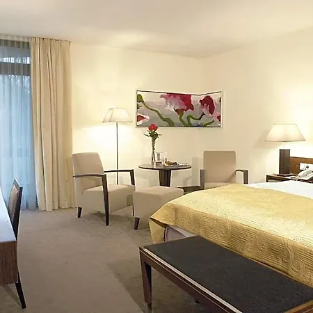 Отель Ramada Parkhotel